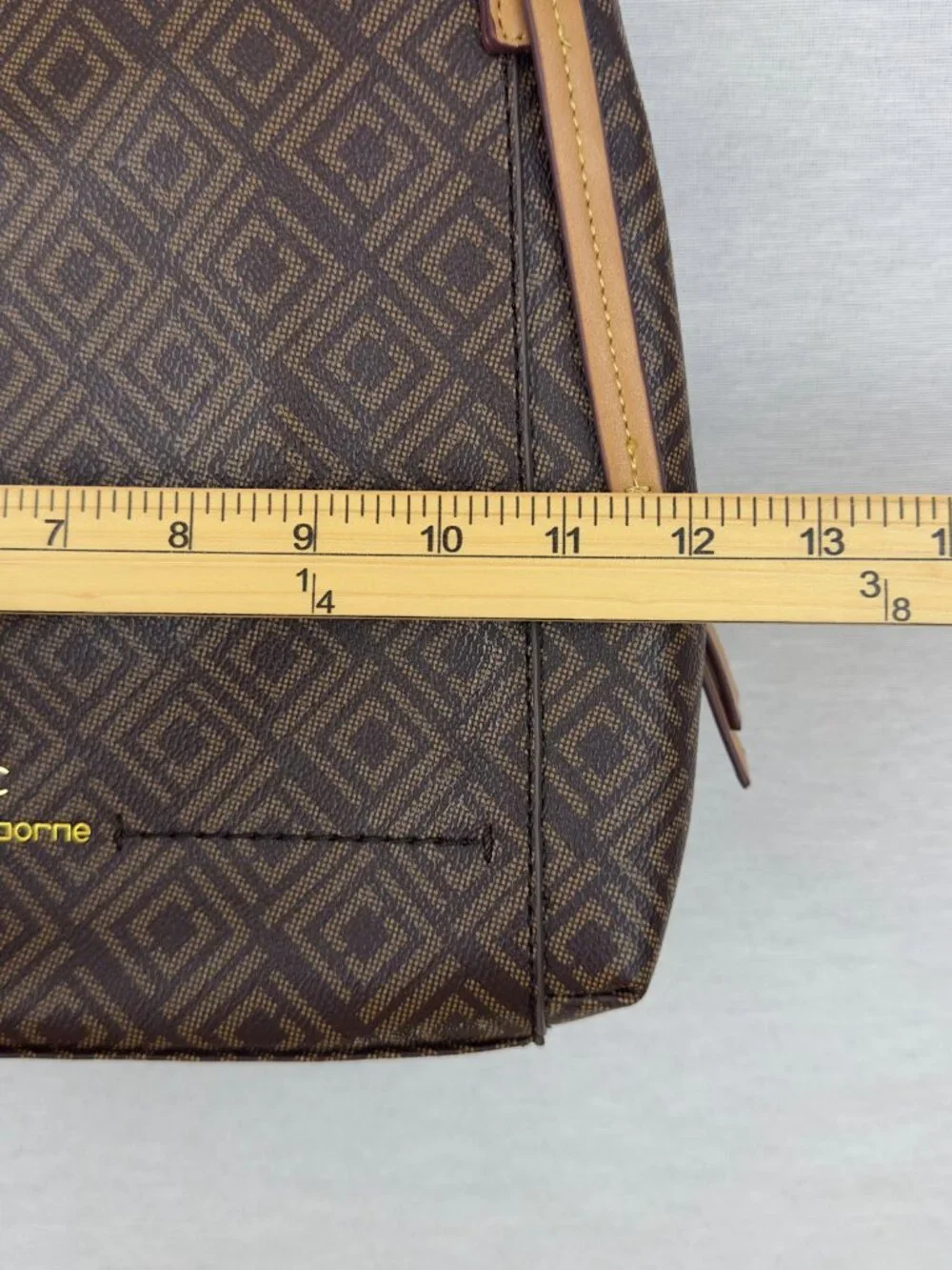 LIZ CLAIBORNE GEOMETRIC BROWN SHOULDER BAG GOLD HARDWARE ZIP SNAP INNER POCKETS